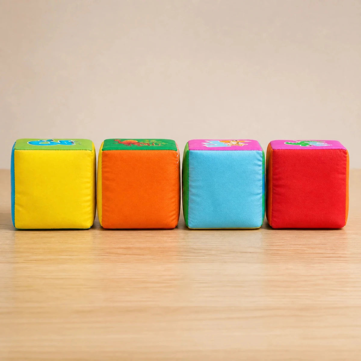 Dés Éducatifs Montessori en Mousse – 4 Cubes Lettres et Chiffres - jouetsbebe.com