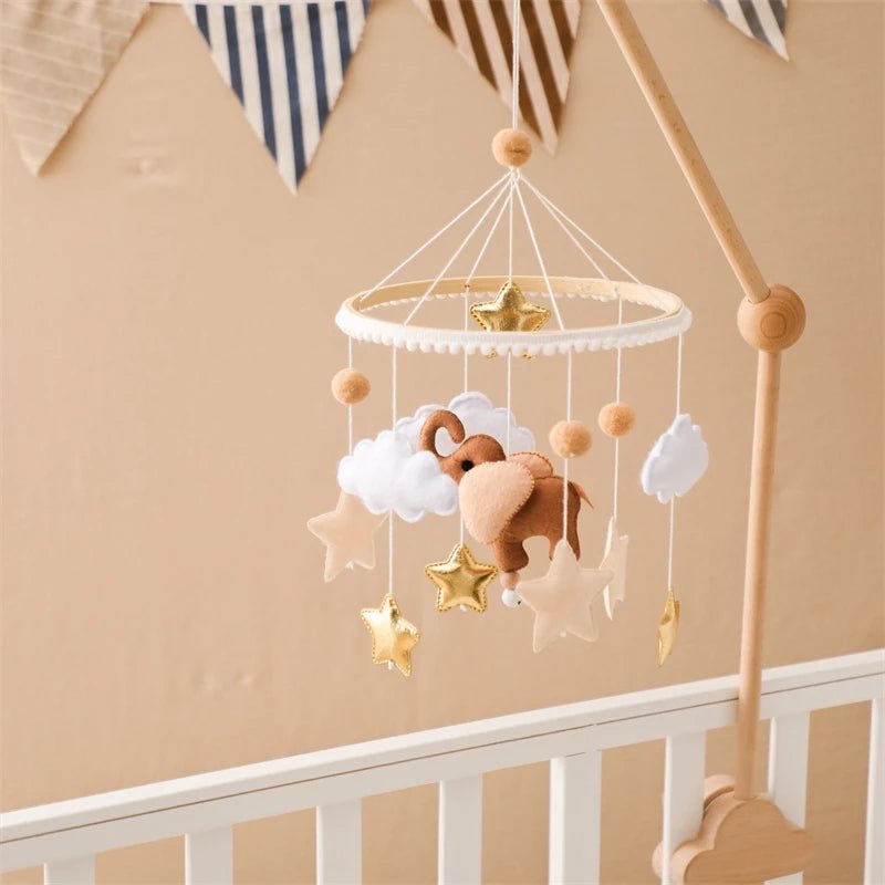 Mobile en bois pour bébé - jouetsbebe.com