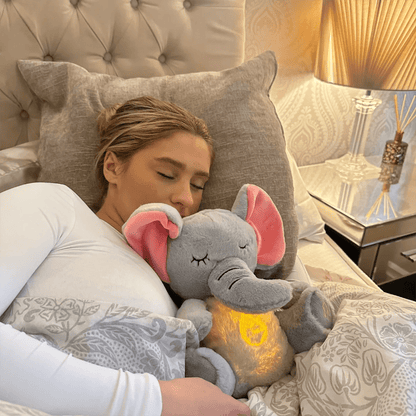 Peluche Éléphant Apaisante – Doudou Respirant Musical & Lumineux 4 Modes - jouetsbebe.com